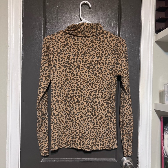 Leopard Print Turtleneck - Picture 2 of 3